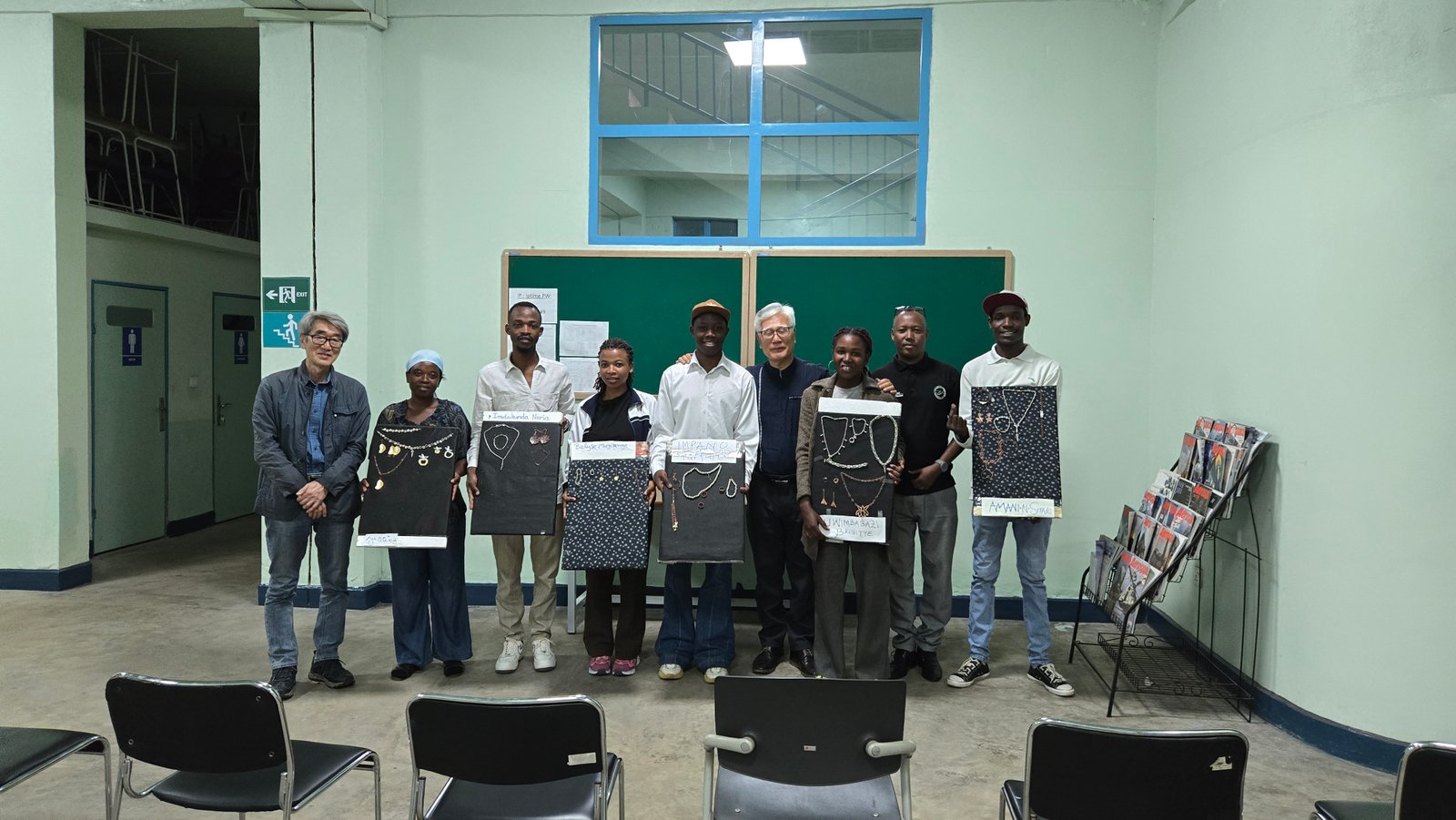 Group photo of Jewelry Design class with faculty